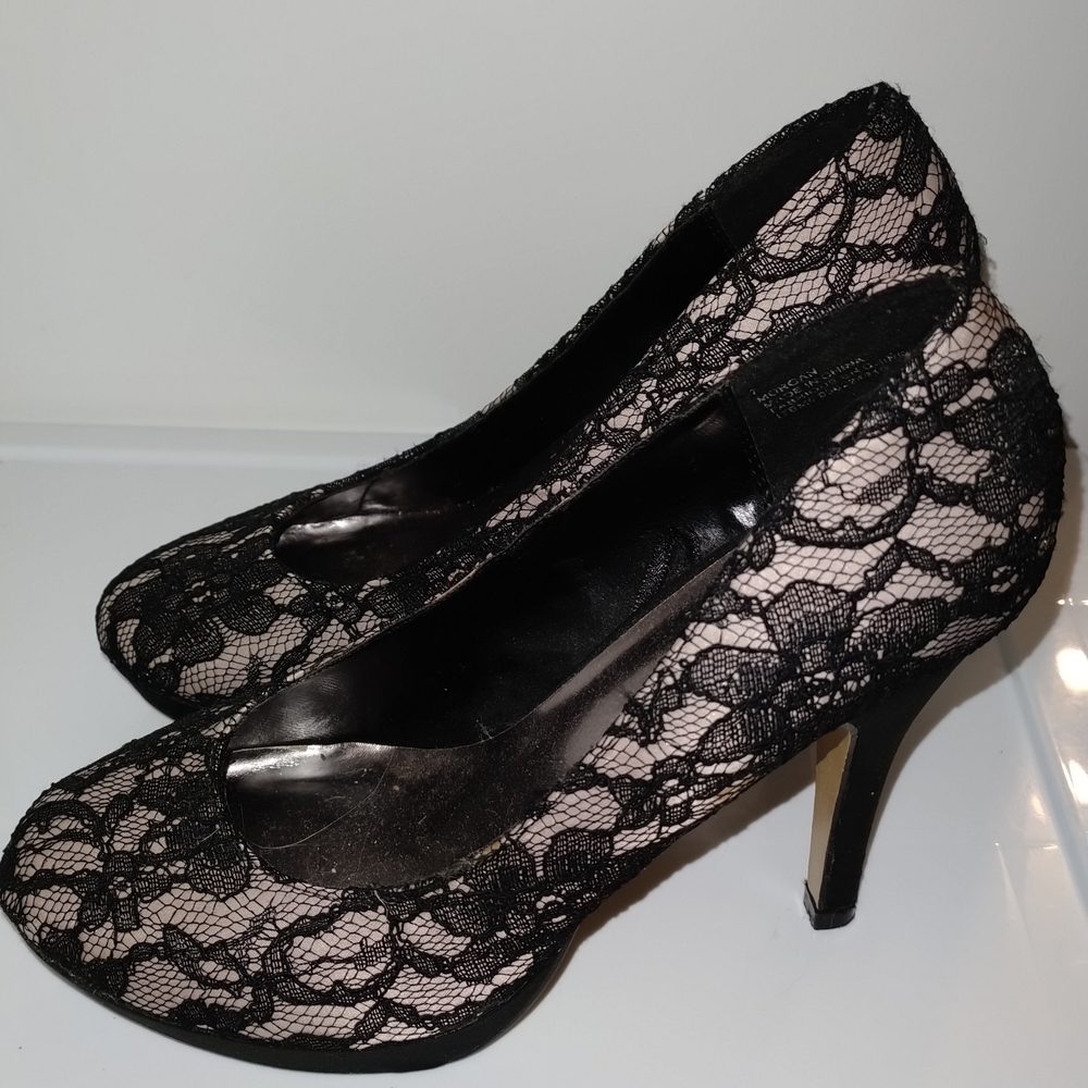 Chic Black Lace Women's Heels Size 7